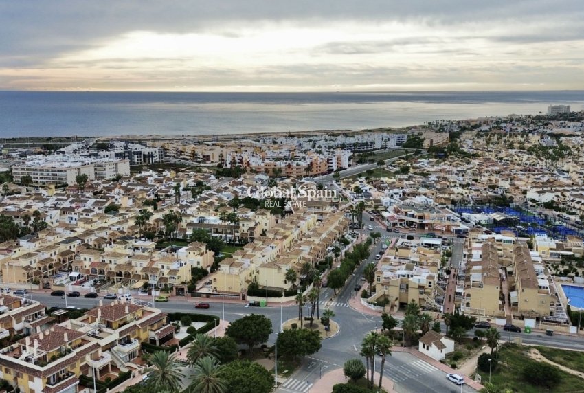 Revente - APPARTEMENT -
ORIHUELA COSTA - Costa Blanca