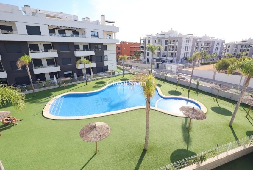 Revente - APPARTEMENT -
ORIHUELA COSTA - Costa Blanca