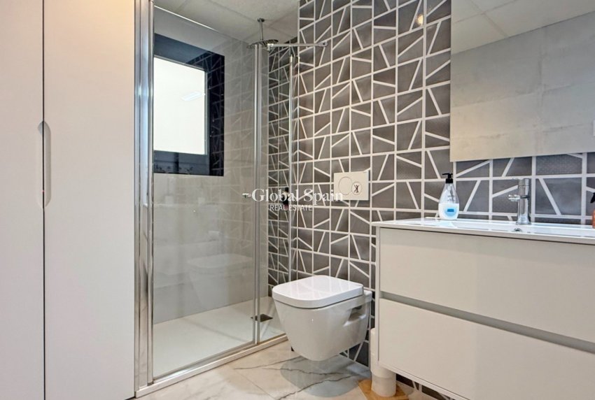 Revente - APPARTEMENT -
ORIHUELA COSTA - Costa Blanca