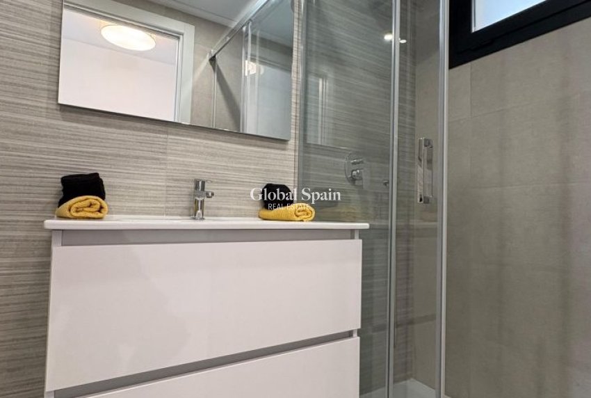 Revente - APPARTEMENT -
ORIHUELA COSTA - Costa Blanca