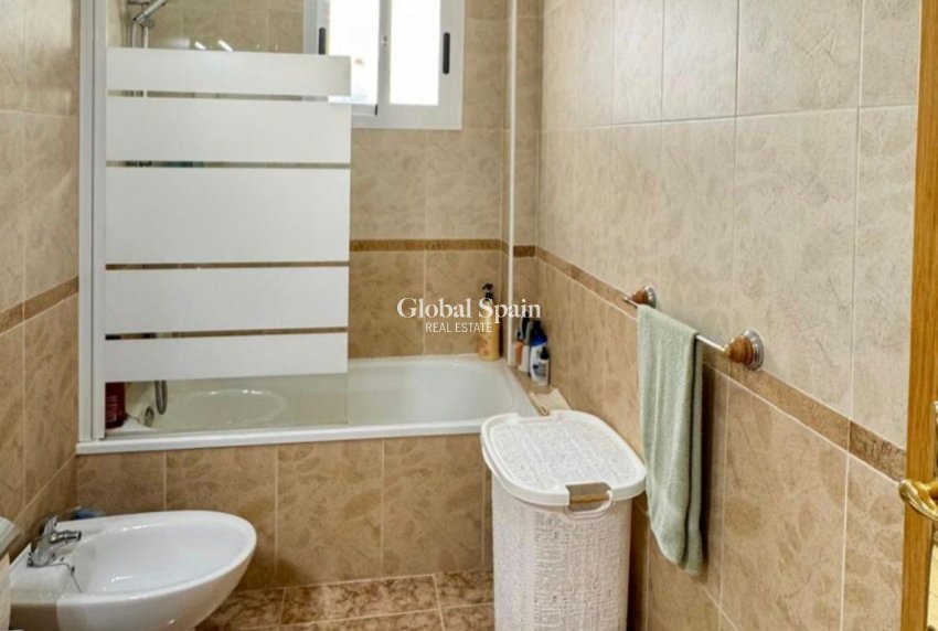 Revente - APPARTEMENT -
ORIHUELA COSTA - Costa Blanca