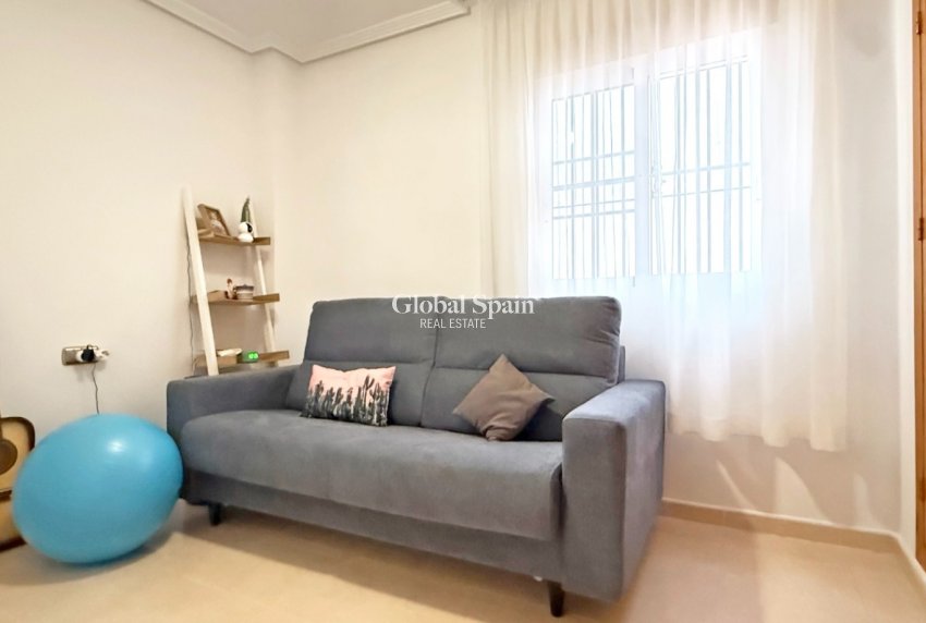 Revente - APPARTEMENT -
ORIHUELA COSTA - Costa Blanca