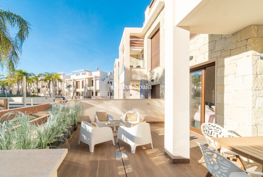 Revente - APPARTEMENT -
ORIHUELA COSTA - Costa Blanca