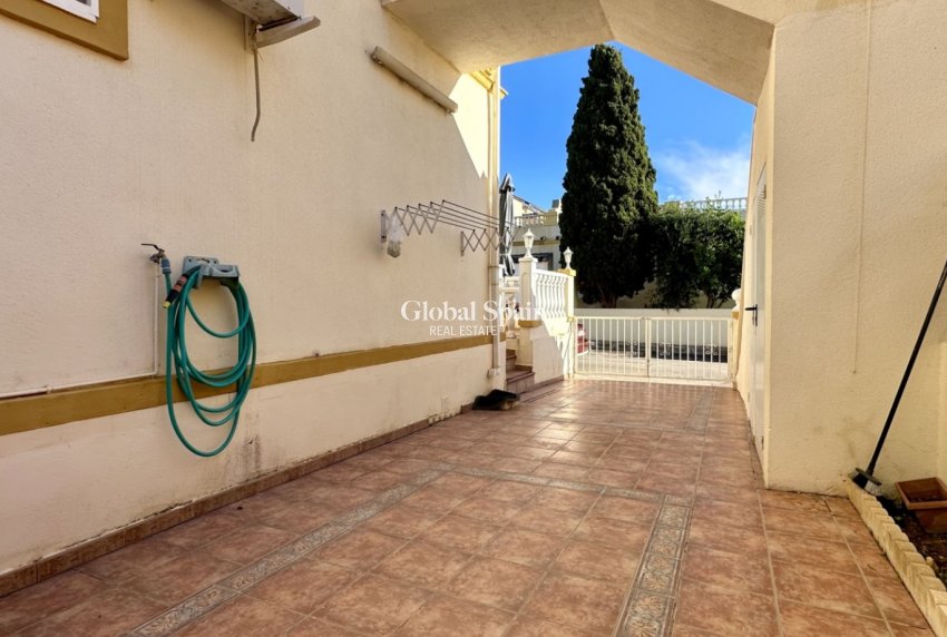 Revente - APPARTEMENT -
ORIHUELA COSTA - Costa Blanca