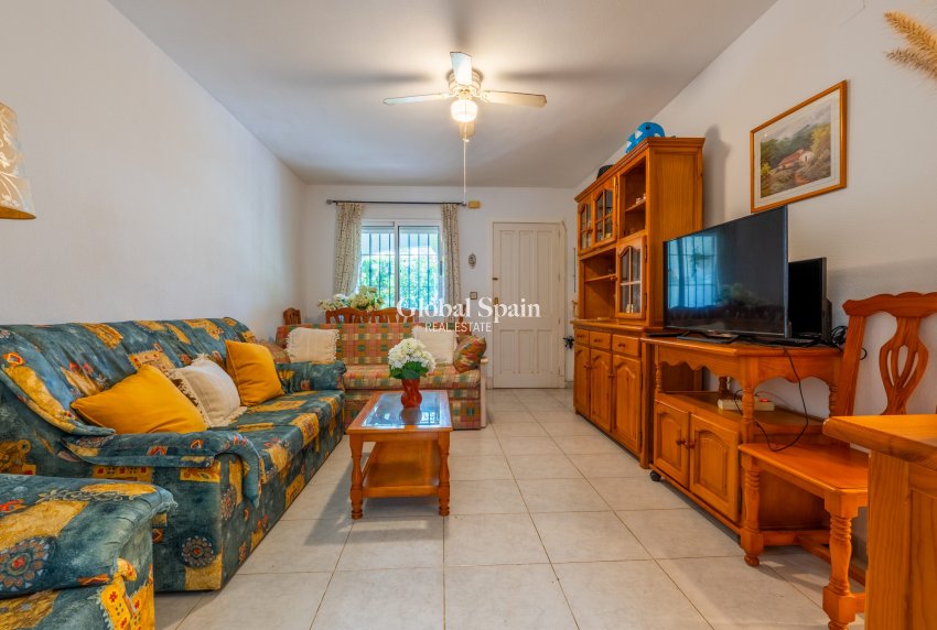 Revente - APPARTEMENT -
ORIHUELA COSTA - Costa Blanca