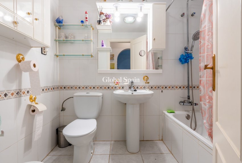 Revente - APPARTEMENT -
ORIHUELA COSTA - Costa Blanca