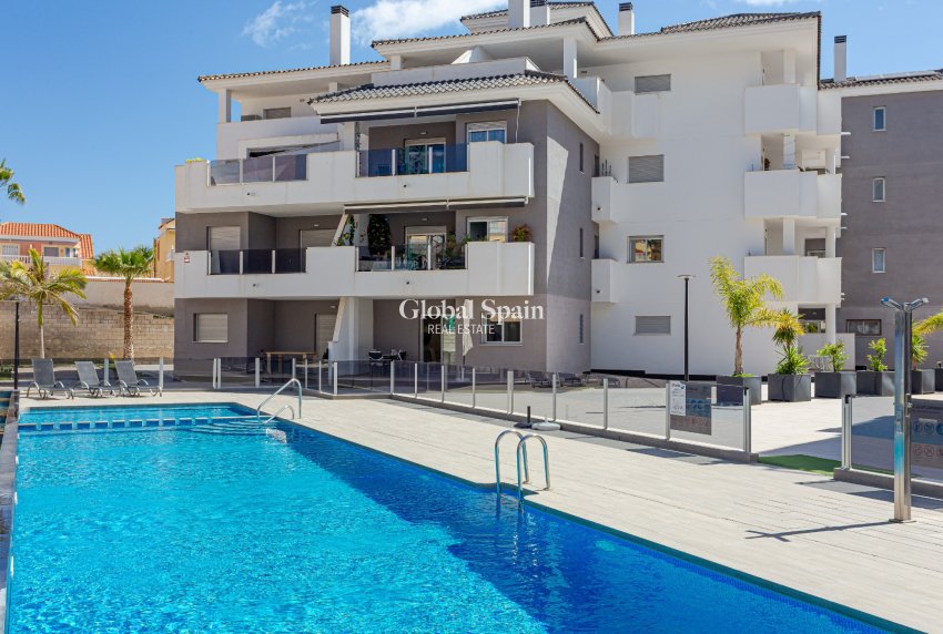 Revente - APPARTEMENT -
ORIHUELA COSTA - Costa Blanca
