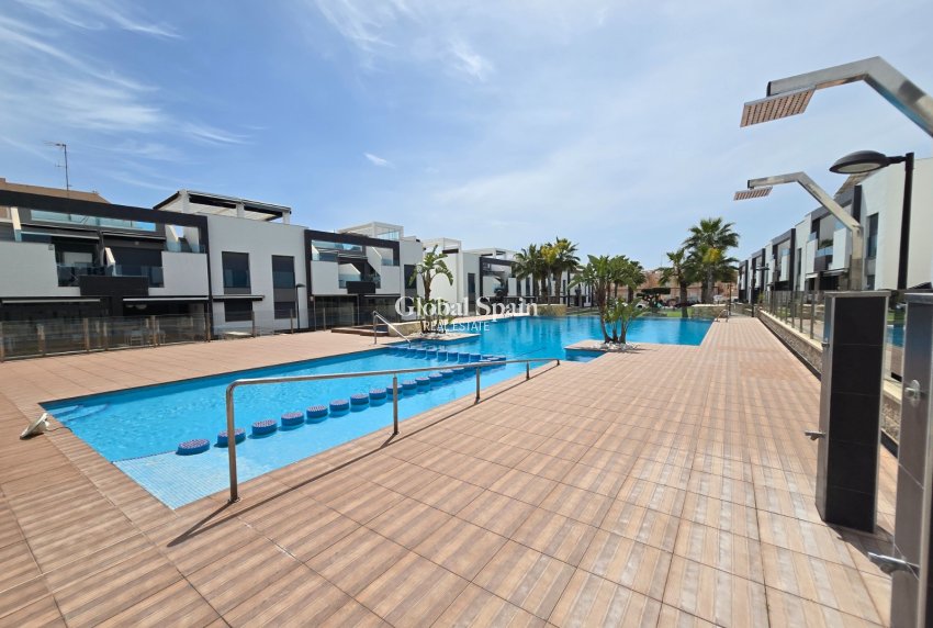 Revente - APPARTEMENT -
ORIHUELA COSTA - Costa Blanca