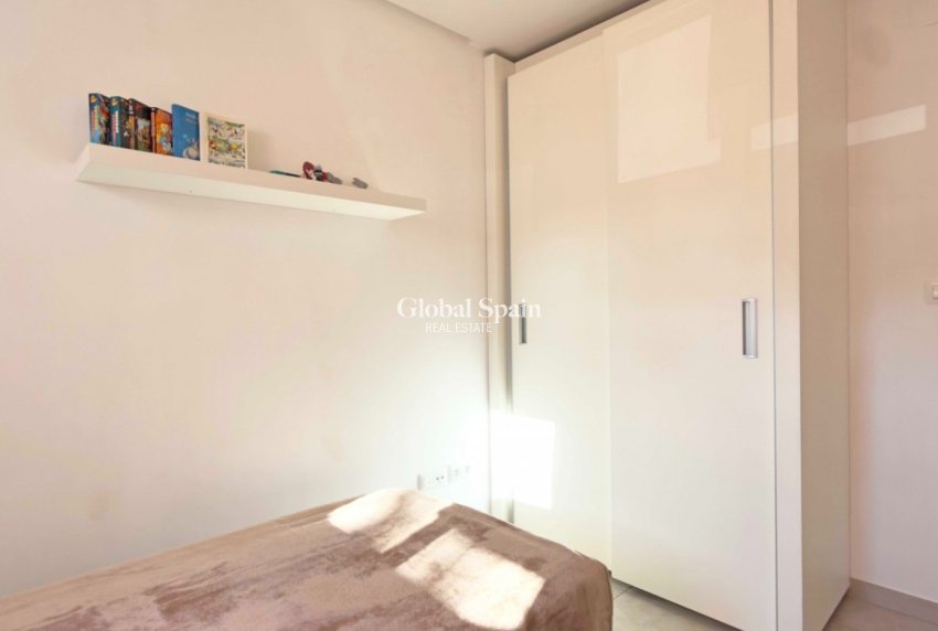 Revente - APPARTEMENT -
ORIHUELA COSTA - Costa Blanca