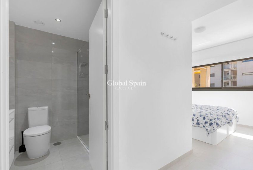 Revente - APPARTEMENT -
ORIHUELA COSTA - Costa Blanca