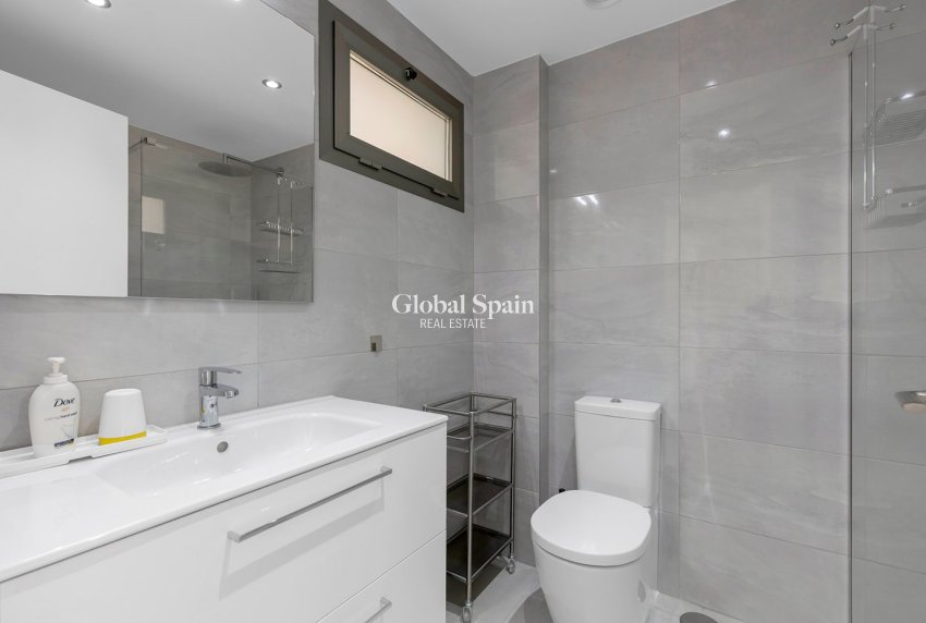 Revente - APPARTEMENT -
ORIHUELA COSTA - Costa Blanca