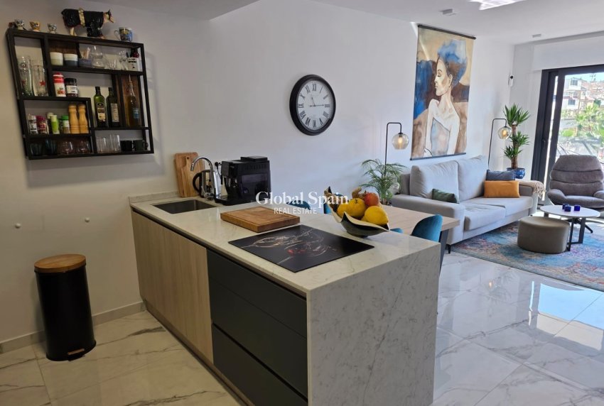 Revente - APPARTEMENT -
ORIHUELA COSTA - Costa Blanca