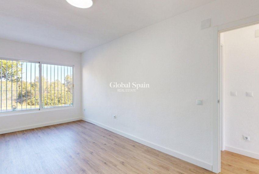 Revente - APPARTEMENT -
ORIHUELA COSTA - Costa Blanca