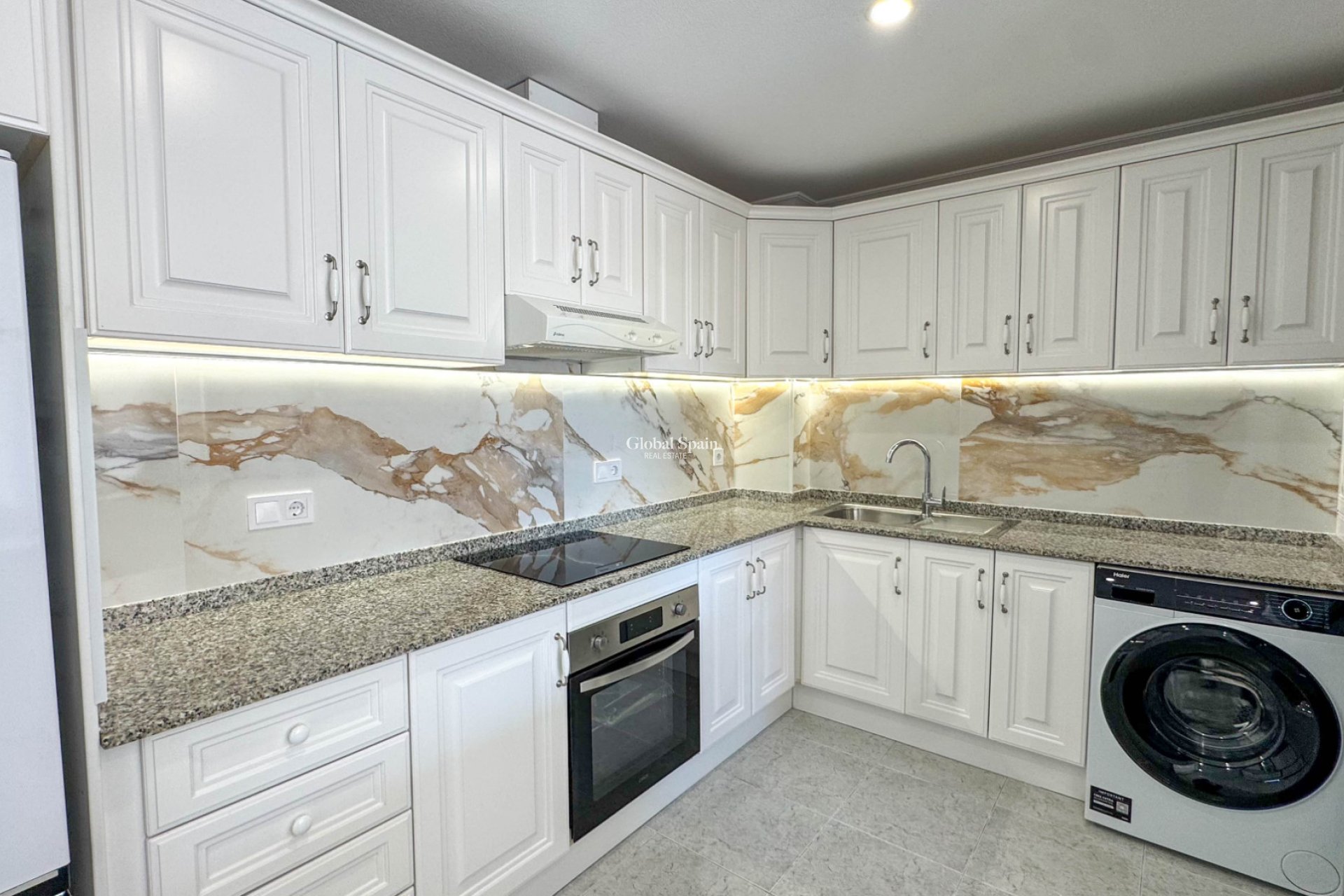 Revente - APPARTEMENT -
ORIHUELA COSTA - Costa Blanca