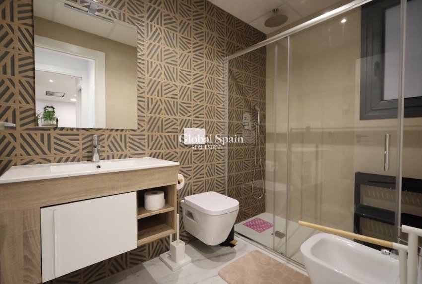 Revente - APPARTEMENT -
ORIHUELA COSTA - Costa Blanca