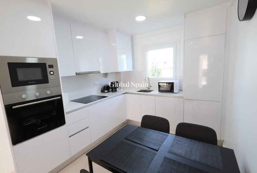 Revente - APPARTEMENT -
ORIHUELA COSTA - Costa Blanca