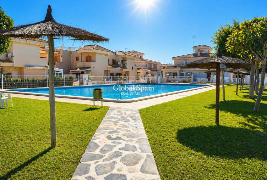 Revente - APPARTEMENT -
ORIHUELA COSTA - Costa Blanca