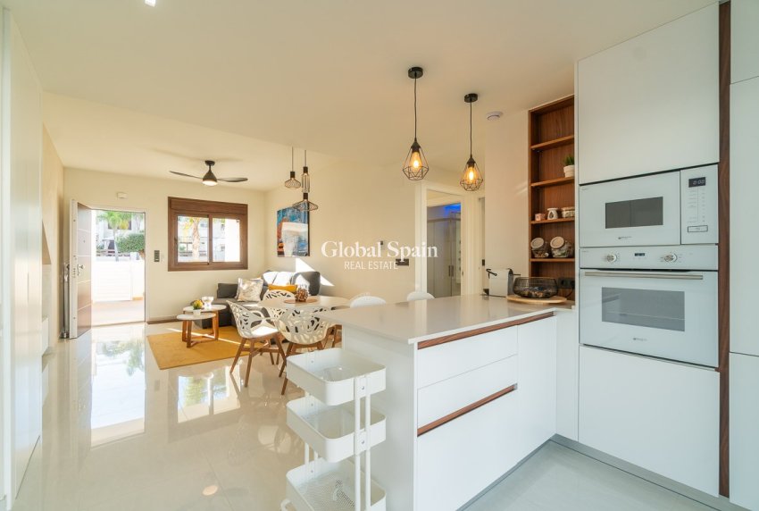 Revente - APPARTEMENT -
ORIHUELA COSTA - Costa Blanca