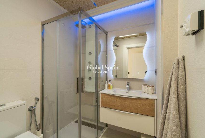 Revente - APPARTEMENT -
ORIHUELA COSTA - Costa Blanca