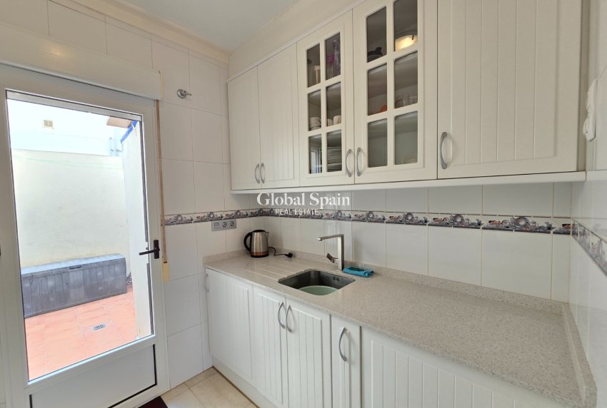 Revente - APPARTEMENT -
ORIHUELA COSTA - Costa Blanca