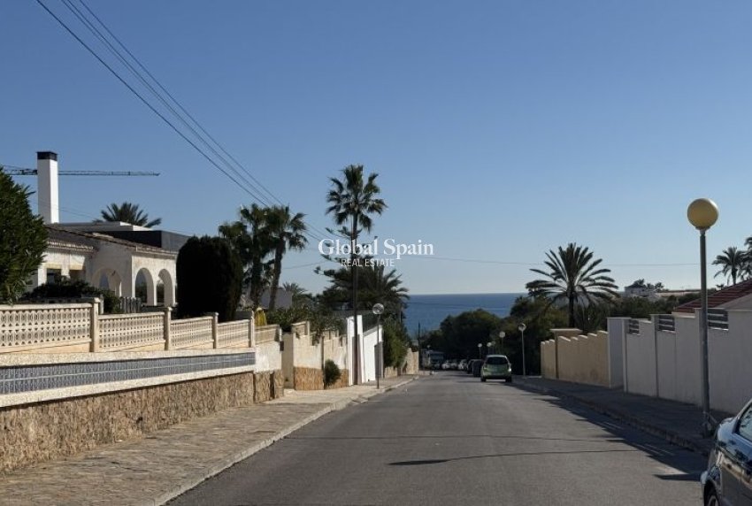 Revente - APPARTEMENT -
ORIHUELA COSTA - Costa Blanca