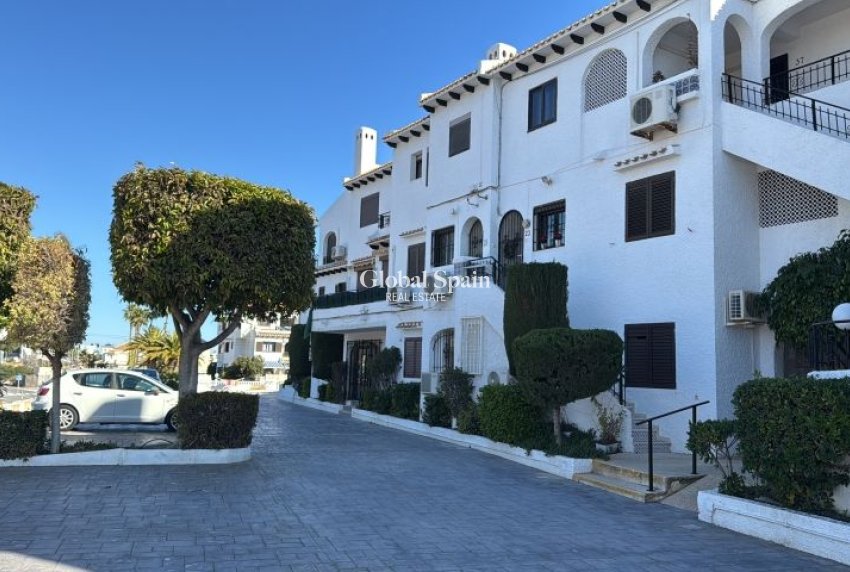Revente - APPARTEMENT -
ORIHUELA COSTA - Costa Blanca
