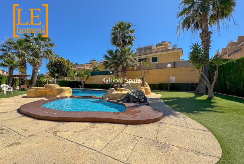 Revente - APPARTEMENT -
ORIHUELA COSTA - Costa Blanca
