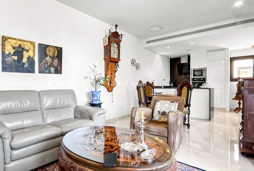 Revente - APPARTEMENT -
ORIHUELA COSTA - Costa Blanca