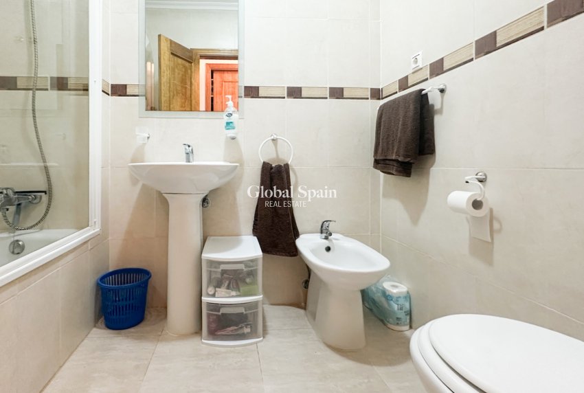 Revente - APPARTEMENT -
ORIHUELA COSTA - Costa Blanca