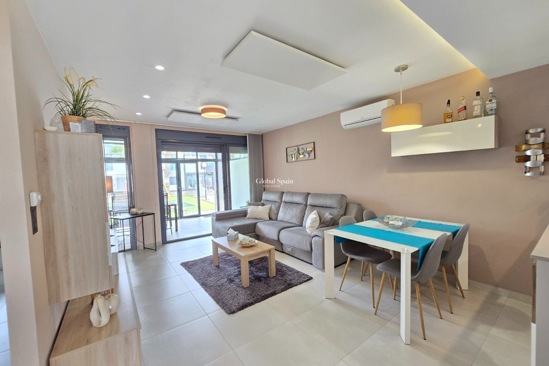 Revente - APPARTEMENT -
ORIHUELA COSTA - Costa Blanca