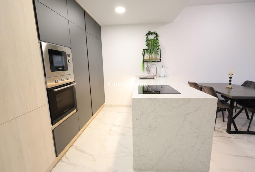 Revente - APPARTEMENT -
ORIHUELA COSTA - Costa Blanca