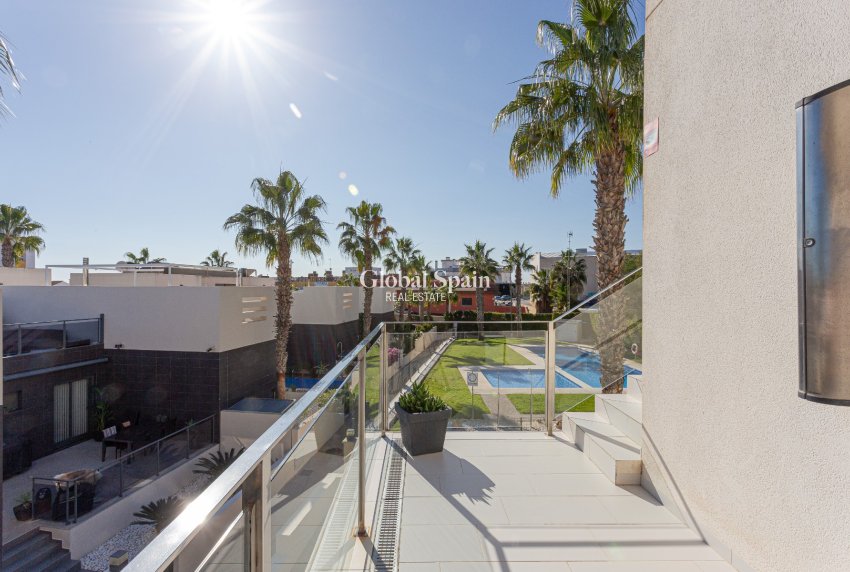 Revente - APPARTEMENT -
ORIHUELA COSTA - Costa Blanca