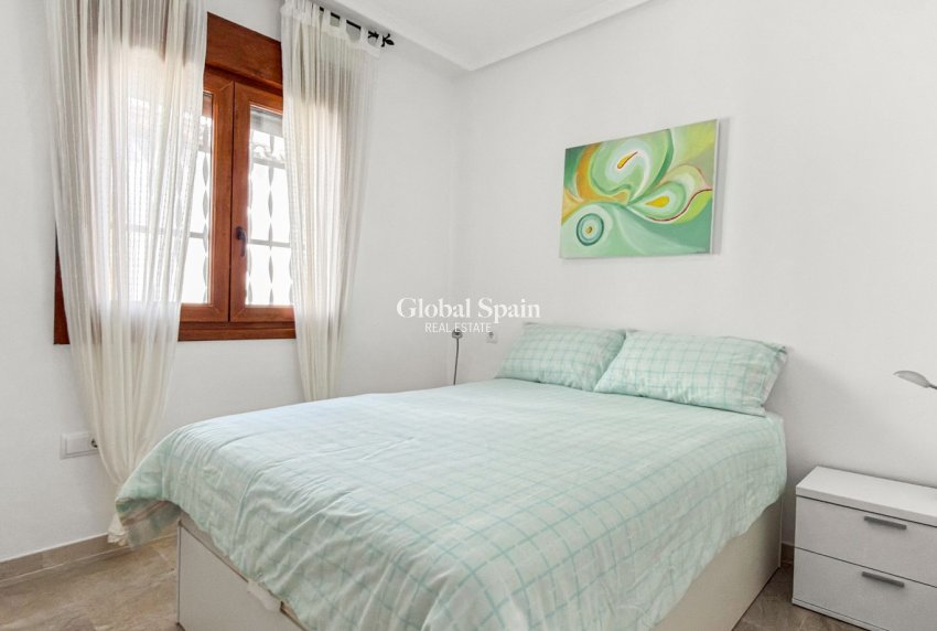 Revente - APPARTEMENT -
ORIHUELA COSTA - Costa Blanca