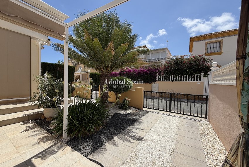 Revente - APPARTEMENT -
ORIHUELA COSTA - Costa Blanca