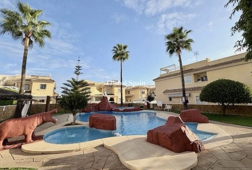 Revente - APPARTEMENT -
ORIHUELA COSTA - Costa Blanca