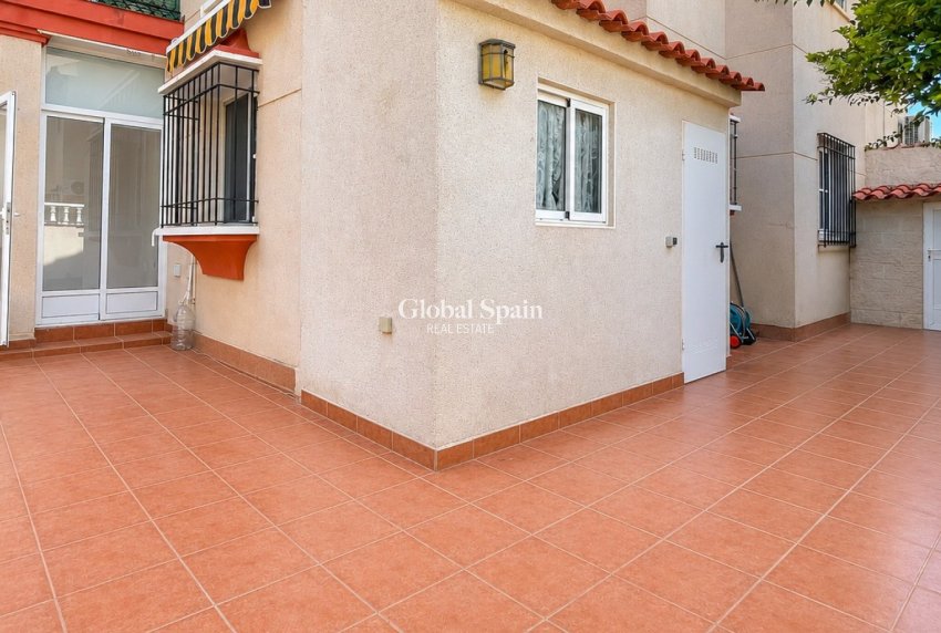 Revente - APPARTEMENT -
ORIHUELA COSTA - Costa Blanca