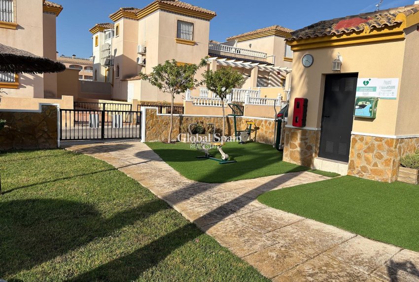 Revente - APPARTEMENT -
ORIHUELA COSTA - Costa Blanca