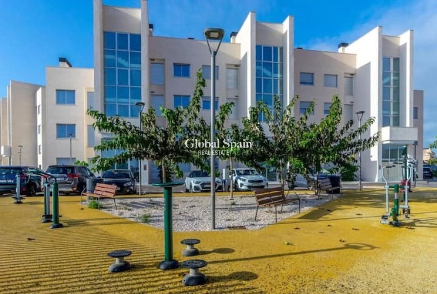 Revente - APPARTEMENT -
ORIHUELA COSTA - Costa Blanca
