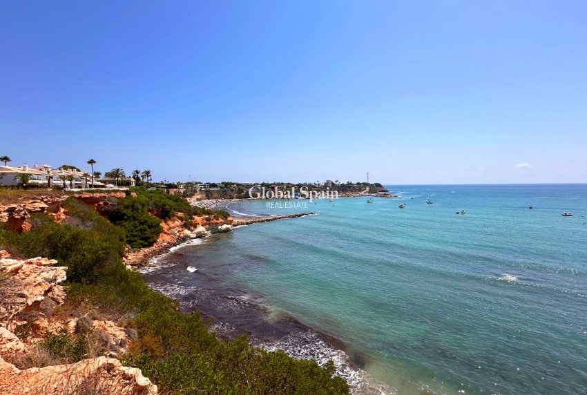 Revente - APPARTEMENT -
ORIHUELA COSTA - Costa Blanca