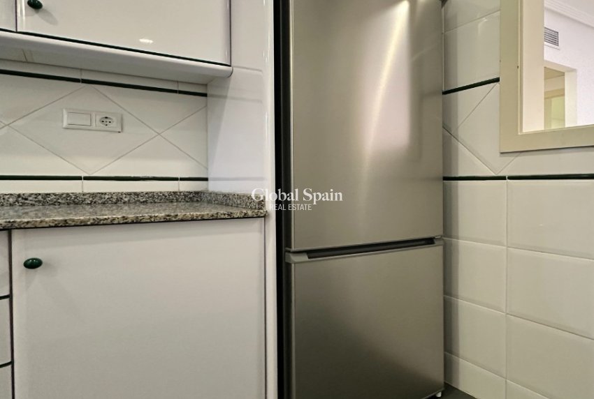 Revente - APPARTEMENT -
ORIHUELA COSTA - Costa Blanca