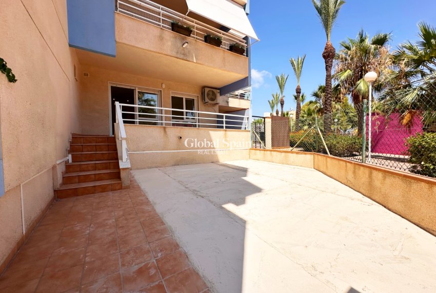 Revente - APPARTEMENT -
ORIHUELA COSTA - Costa Blanca