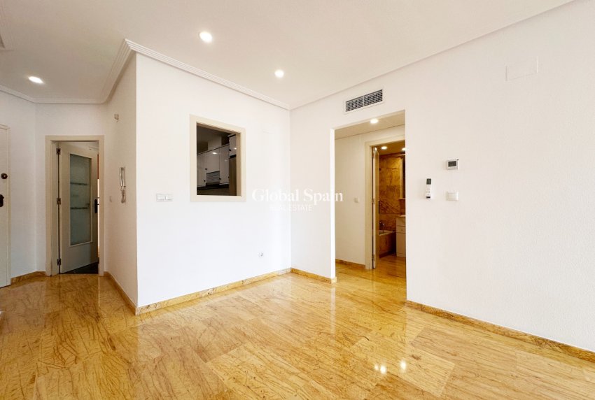 Revente - APPARTEMENT -
ORIHUELA COSTA - Costa Blanca