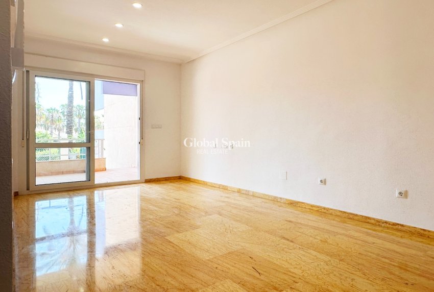 Revente - APPARTEMENT -
ORIHUELA COSTA - Costa Blanca