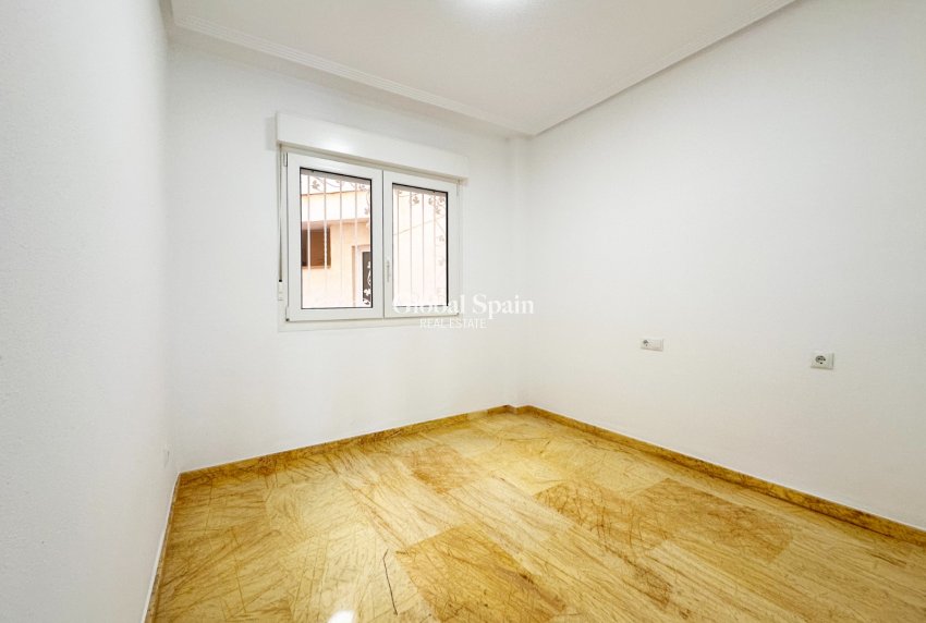 Revente - APPARTEMENT -
ORIHUELA COSTA - Costa Blanca