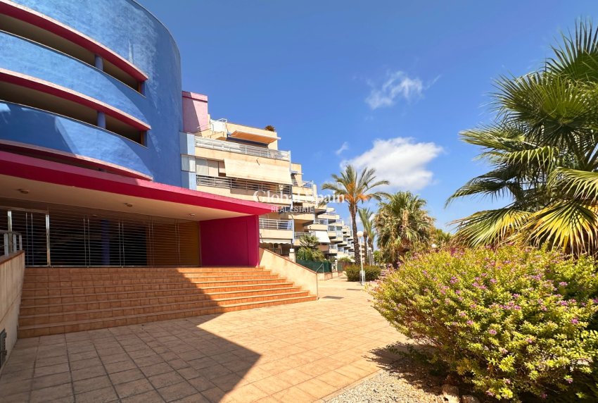 Revente - APPARTEMENT -
ORIHUELA COSTA - Costa Blanca