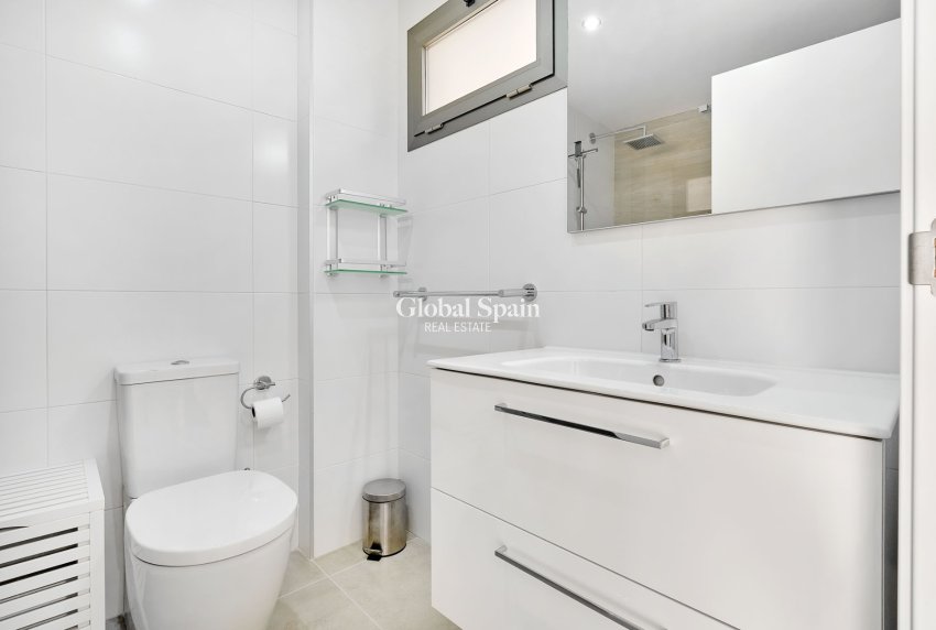 Revente - APPARTEMENT -
ORIHUELA COSTA - Costa Blanca