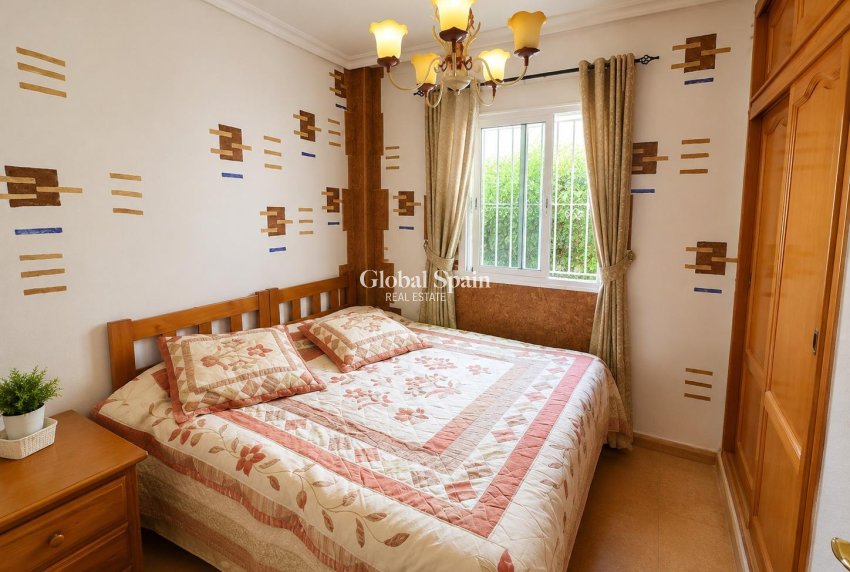 Revente - APPARTEMENT -
ORIHUELA COSTA - Costa Blanca