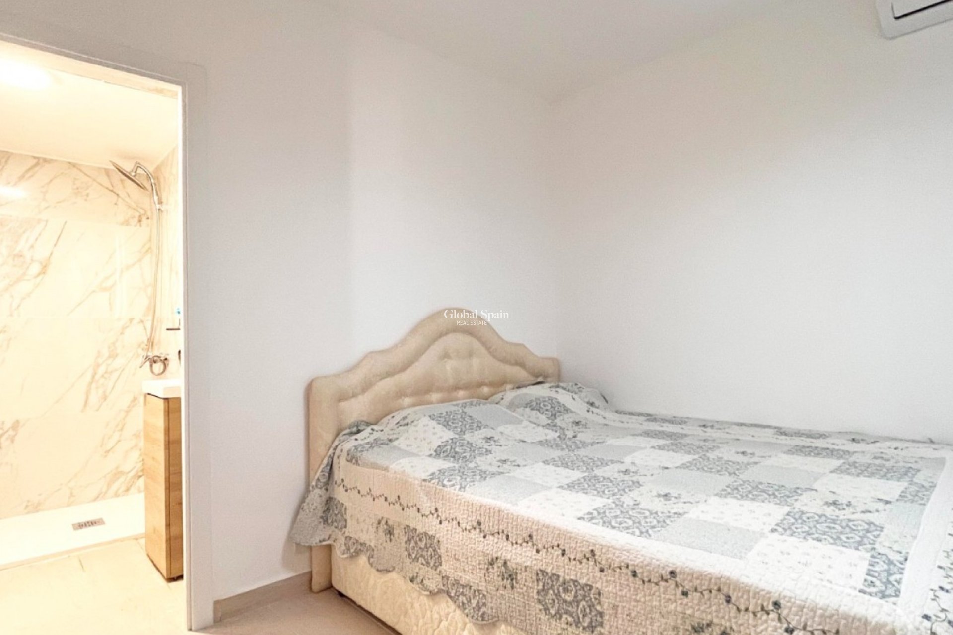 Revente - APPARTEMENT -
ORIHUELA COSTA - Costa Blanca