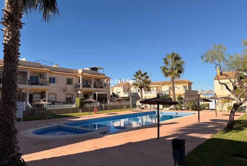 Revente - APPARTEMENT -
ORIHUELA COSTA - Costa Blanca