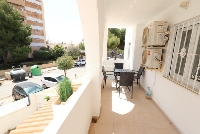Revente - APPARTEMENT -
ORIHUELA COSTA - Costa Blanca